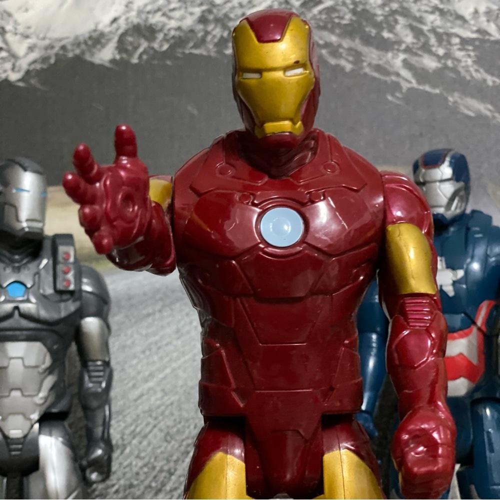 Lot- Five Marvel Titan Hero Series Action Figures + Dancing Groot - 6 Total